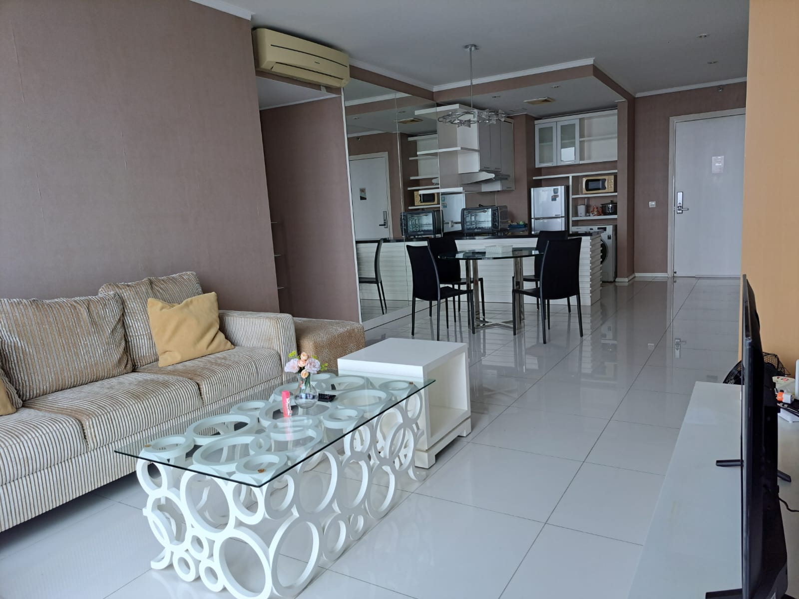 Disewakan Unit Apartemen The Via Ciputra World Surabaya Barat - Image 1