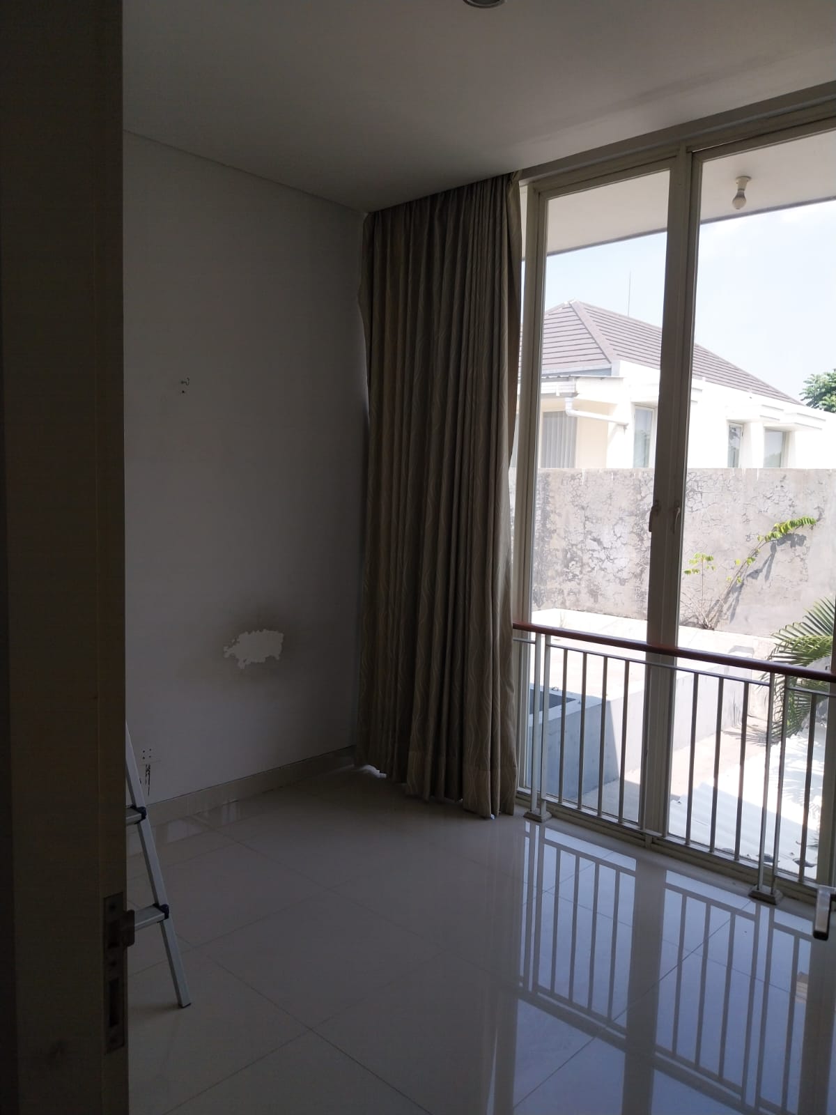 Disewakan Rumah The Mansion Pakuwon Indah Surabaya Barat - Thumbnail 2