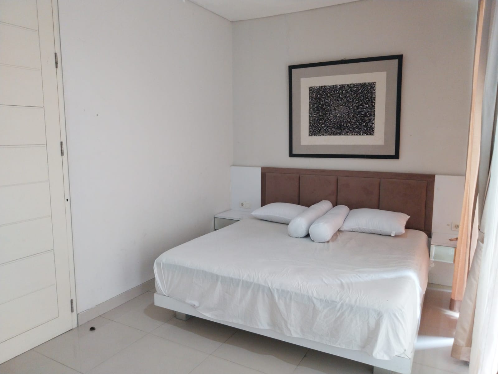 Disewakan Rumah The Mansion Pakuwon Indah Surabaya Barat - Thumbnail 4