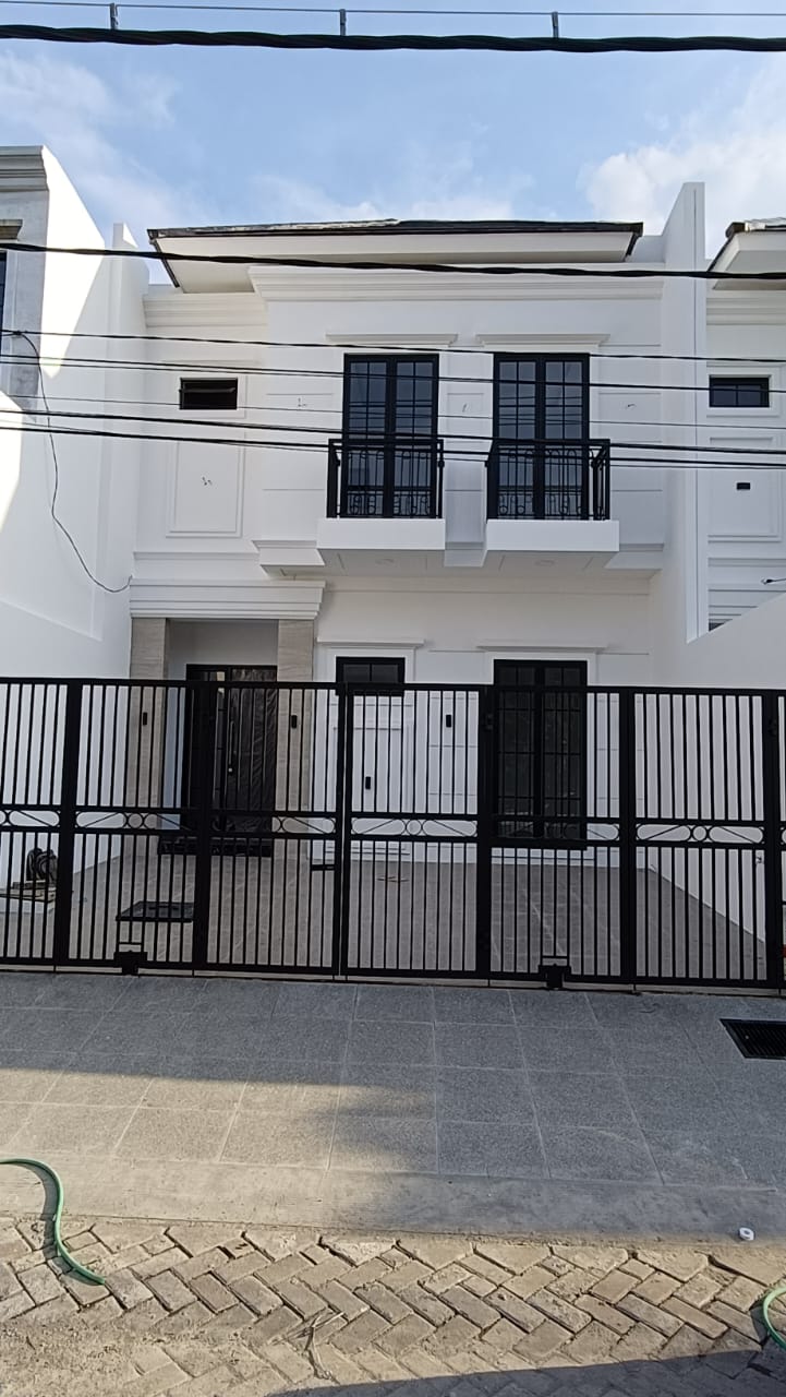 Dijual Rumah Baru American Style Sutorejo Surabaya Timur - Image 1