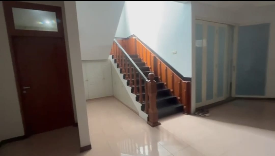 Dijual Rumah 2 Lantai Furnish Murah Strategis Manyar Kartika Surabaya Timur - Thumbnail 4