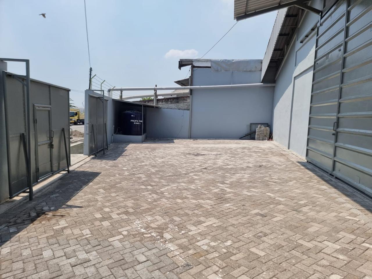 Disewakan Gudang Double Gate Murah Strategis Siap Pakai Suri Mulia Margomulyo Surabaya Barat - Thumbnail 2