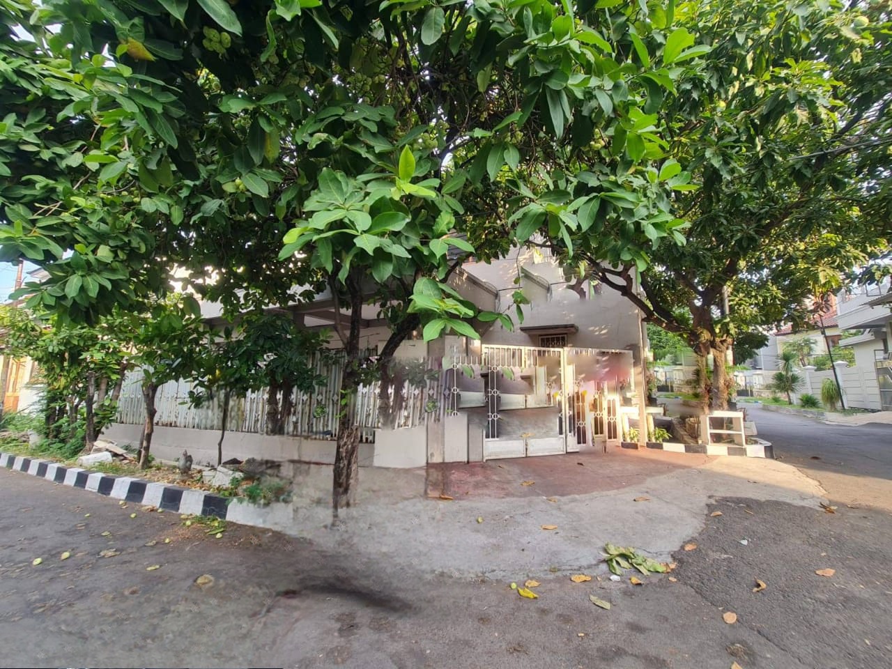 Dijual Rumah Darmo Permai Timur Surabaya Barat Lokasi Bagus Dekat Hr Mohammad - Image 1