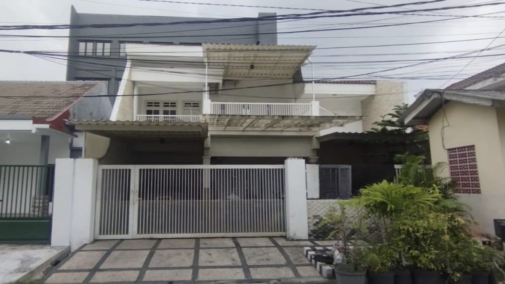 Dijual Rumah Terawat Strategis di Tenggilis Mejoyo Surabaya Timur - Image 1