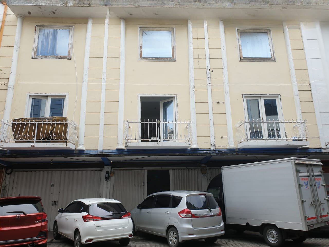 Dijual/Disewakan Ruko Dekat Pusat Bisnis di Arief Rahman Hakim Surabaya Timur - Image 1