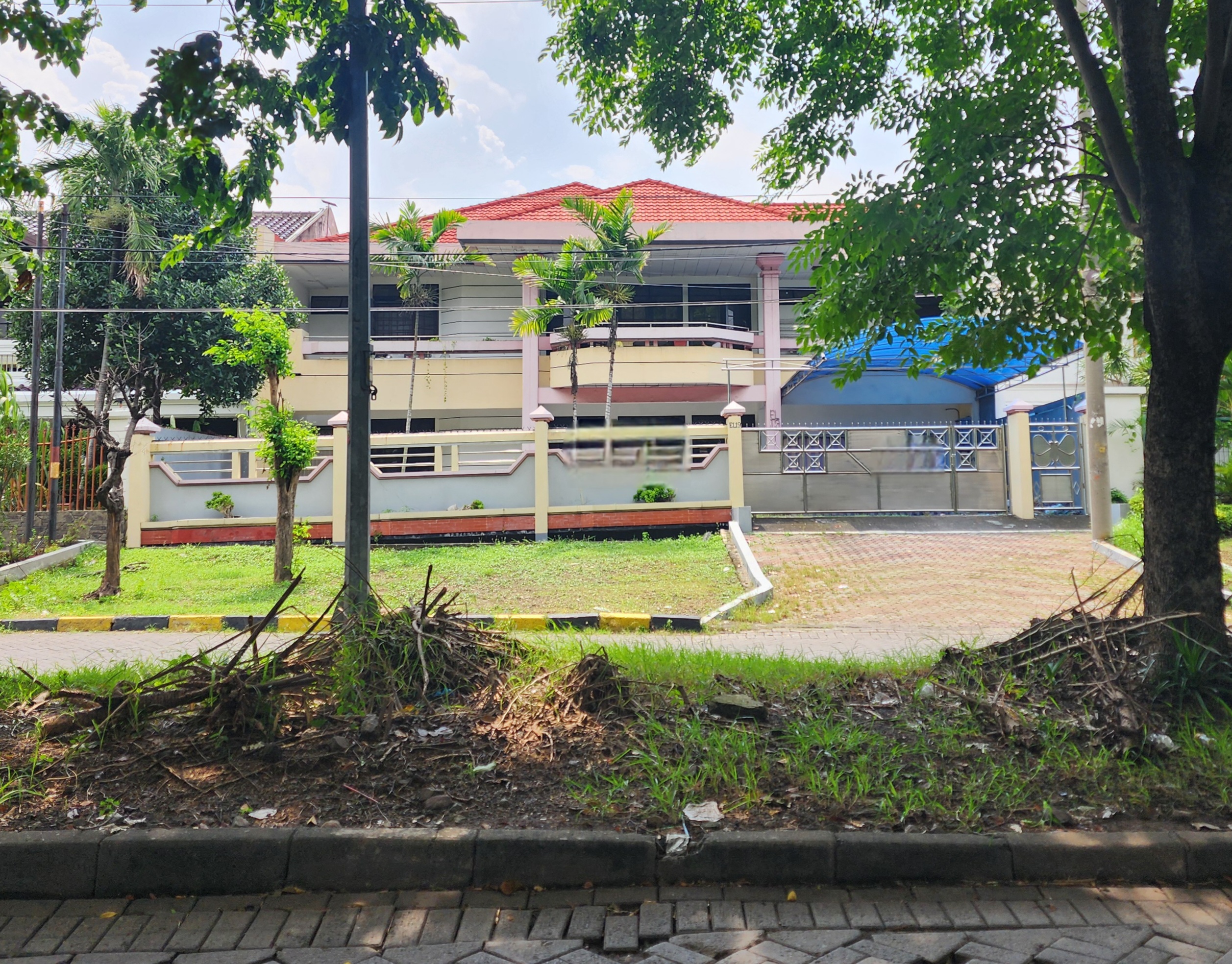 Dijual Murah Rumah Komersial di Raya Darmo Harapan Surabaya Barat - Image 1