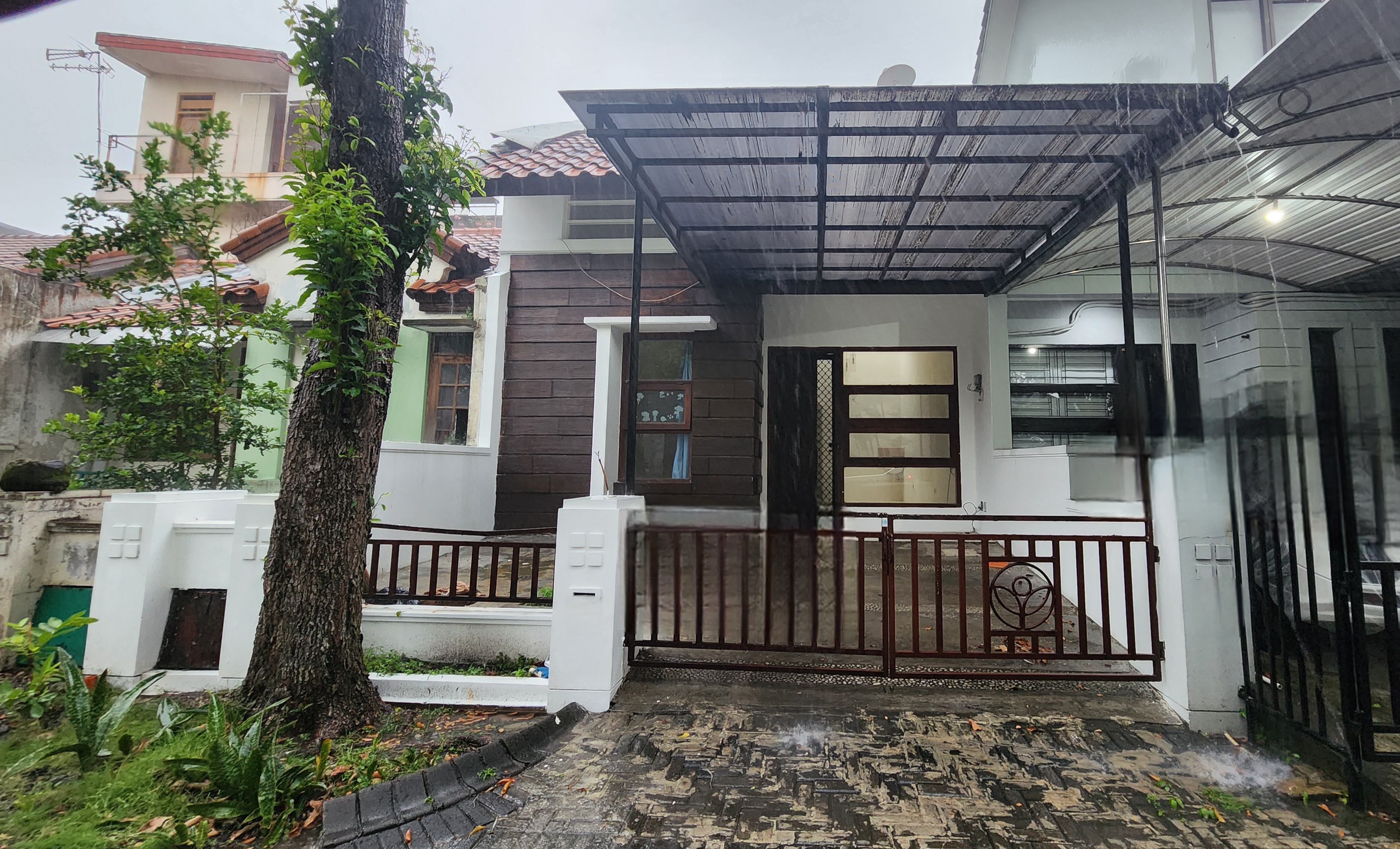 Disewakan Rumah Siap Huni Citraland Dekat Pasar Modern Surabaya Barat - Image 1