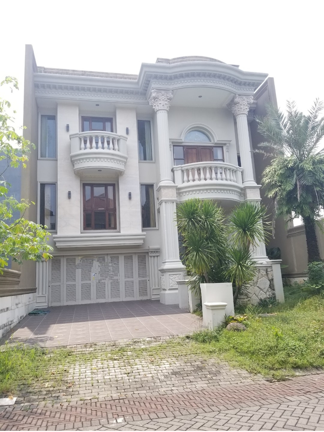 Dijual/Disewakan Rumah di Selat Golf Citraland Surabaya Barat - Image 1