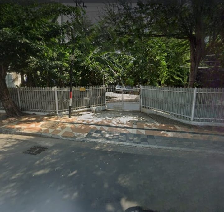 Dijual Rumah Strategis Lokasi Pusat Kota Surabaya - Image 1