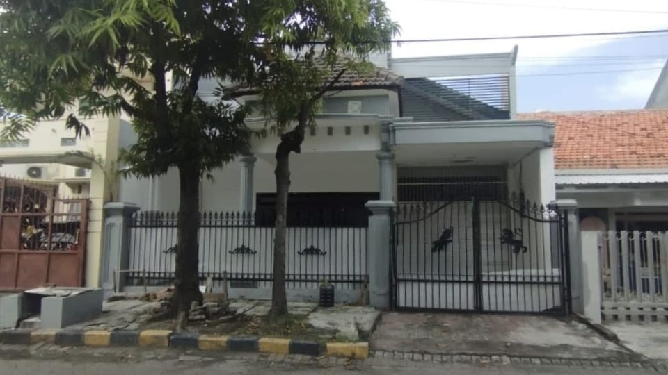 Disewakan Rumah Nyaman di Dukuh Kupang Surabaya Barat - Image 1