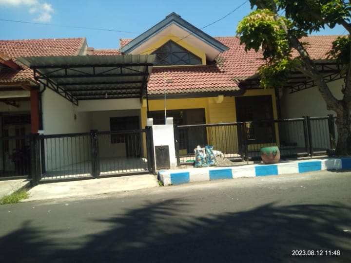 Disewakan Rumah Lokasi Strategis Surabaya Barat - Image 1