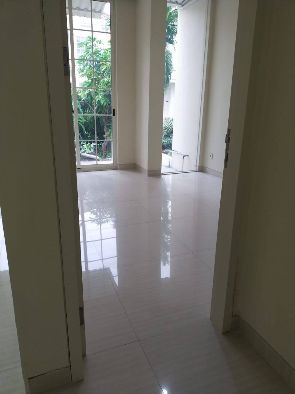 Dijual Rumah Strategis Lokasi Pakuwon Indah Surabaya Barat - Thumbnail 4