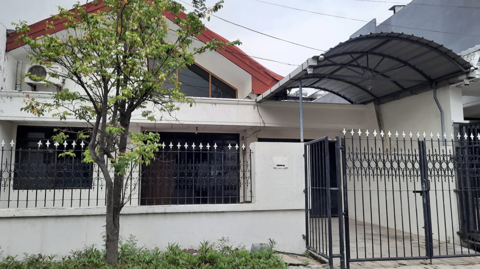 Dijual/disewakan Rumah Siap Huni di Klampis Anom Surabaya Timur - Image 1