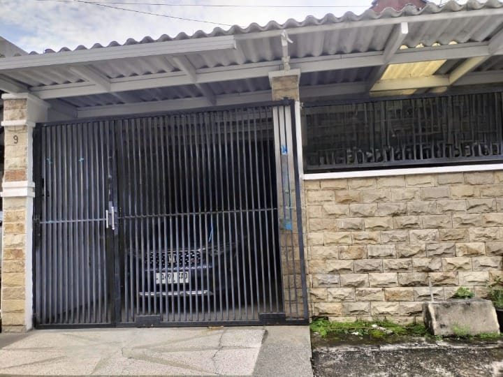 Dijual Rumah Strategis Lokasi Babatan Pantai Surabaya Timur - Image 1