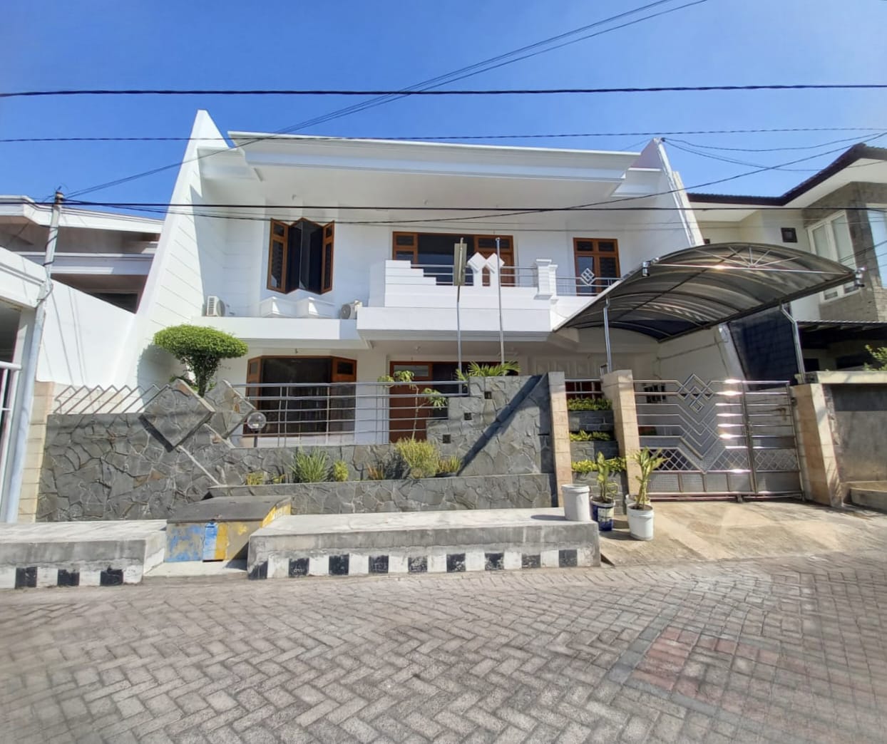Dijual Rumah Desain Modern Lokasi Manyar Kartika Surabaya Timur - Image 1