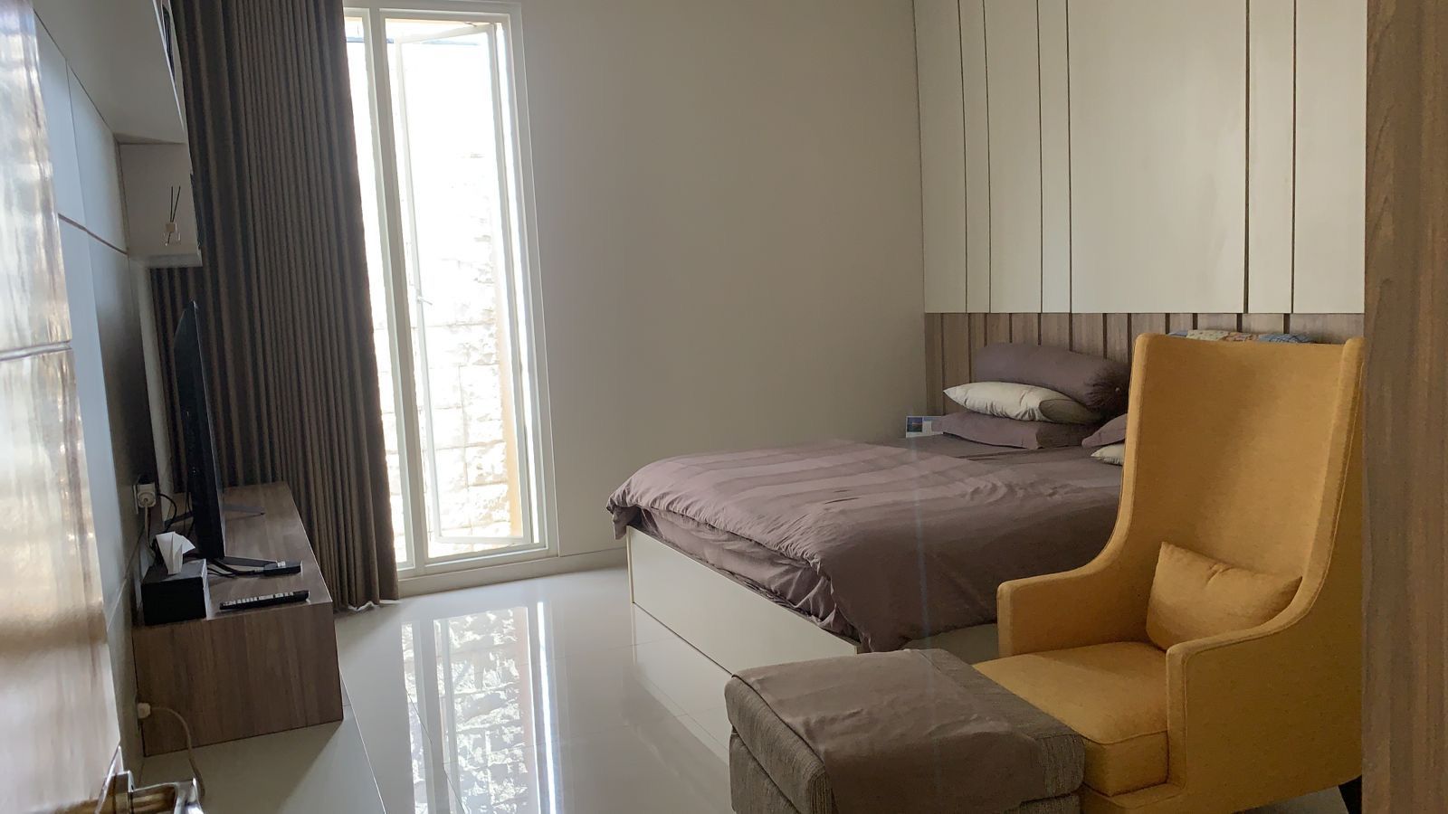 Dijual dan Disewakan Rumah Dekat Supermall di Pakuwon Indah Surabaya Barat - Thumbnail 3