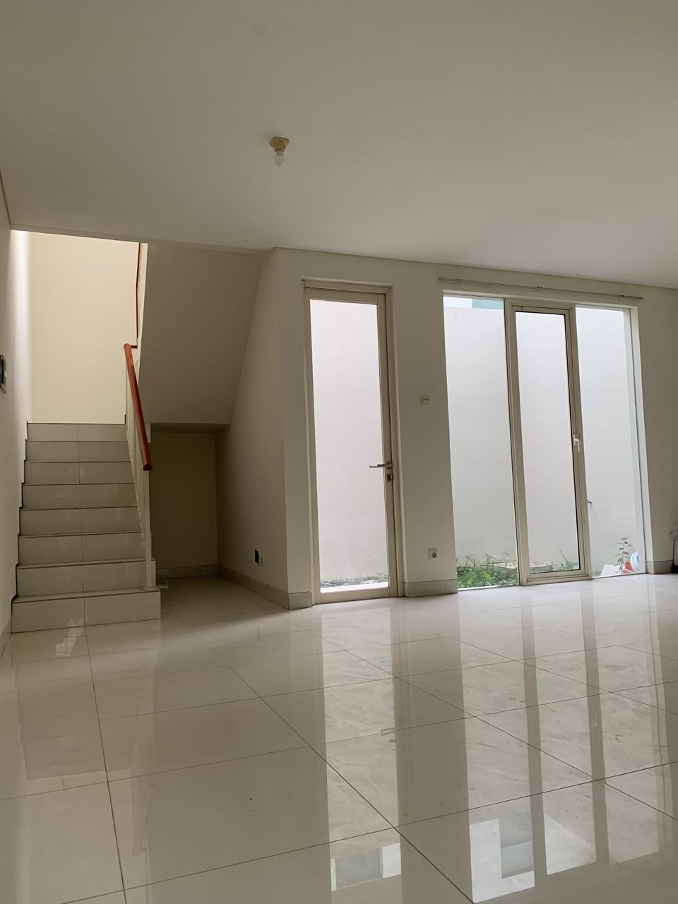 Rumah Dijual Atau Sewa di Grand Pakuwon Adelaide Surabaya Barat - Thumbnail 2