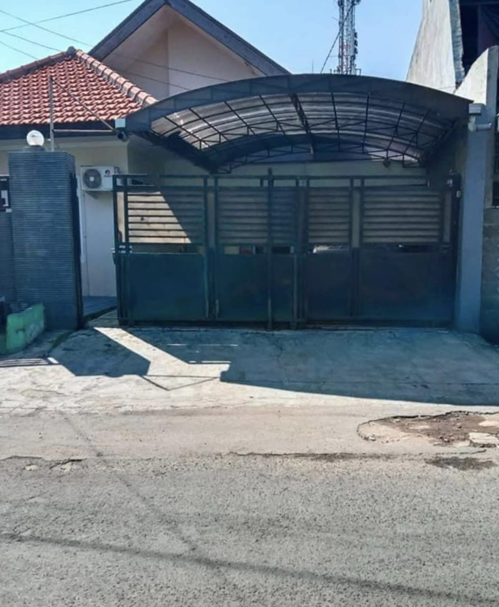 Dijual Cepat Rumah Terawat dan Strategis di Bratang Gede Surabaya Timur - Image 1