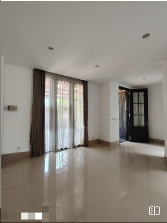 Disewakan Rumah Minimalis American Style 2 Lantai di Dian Istana Surabaya Barat - Thumbnail 2