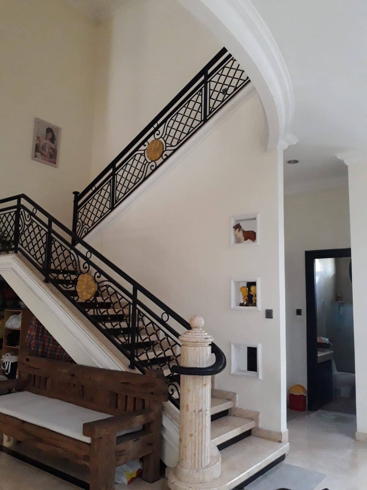 Dijual Rumah Mewah Lokasi Premium di Graha Family Surabaya Barat - Thumbnail 3