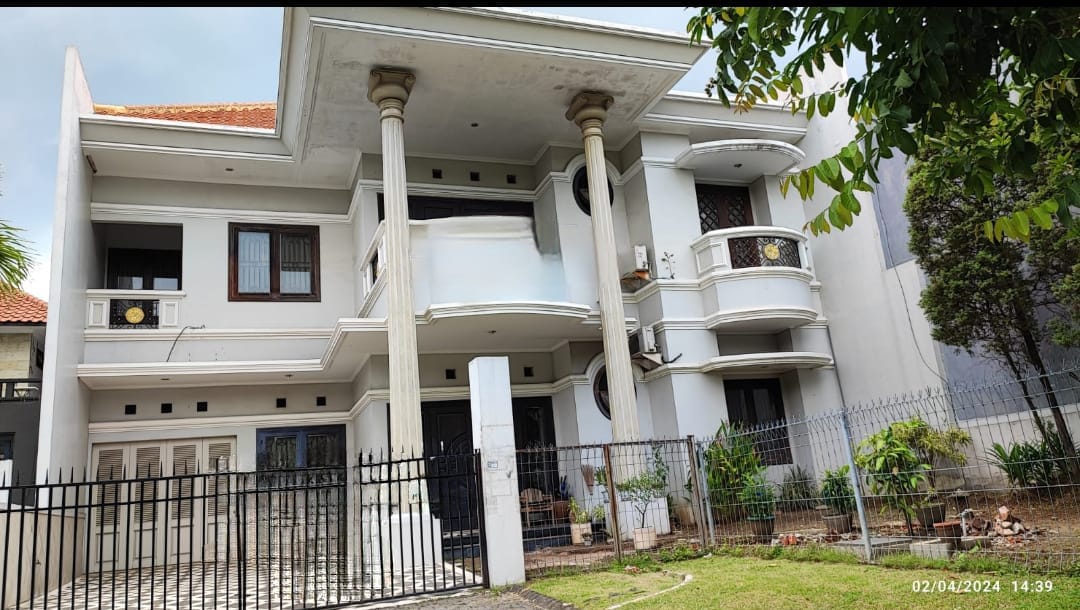 Dijual Rumah Mewah Lokasi Premium di Graha Family Surabaya Barat - Image 1