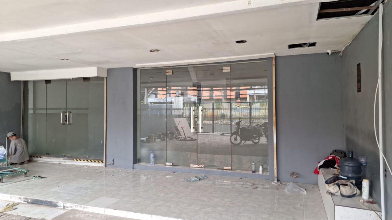 Disewakan Rumah Cocok Untuk Usaha Nol Jalan Raya di Jalan Kartini Surabaya Pusat - Thumbnail 2