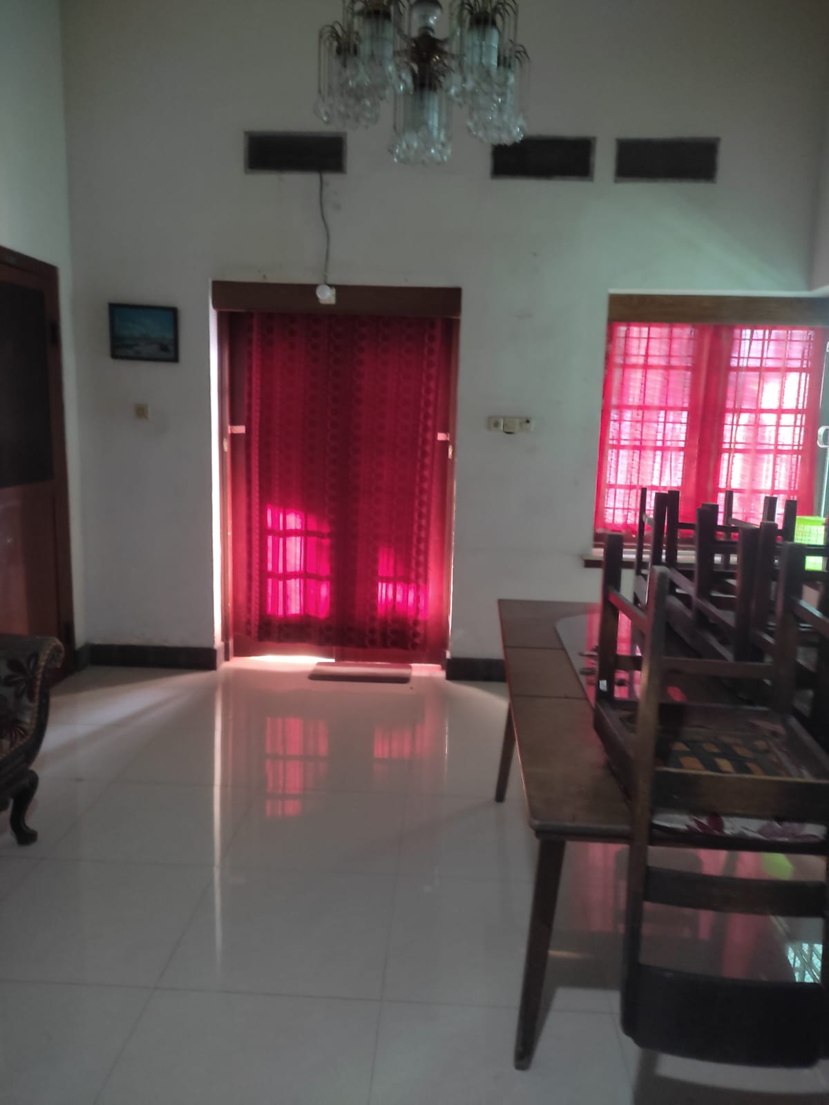 Disewakan Rumah Luas dan Strategis di Jalan Teuku Umar Surabaya Pusat - Thumbnail 2