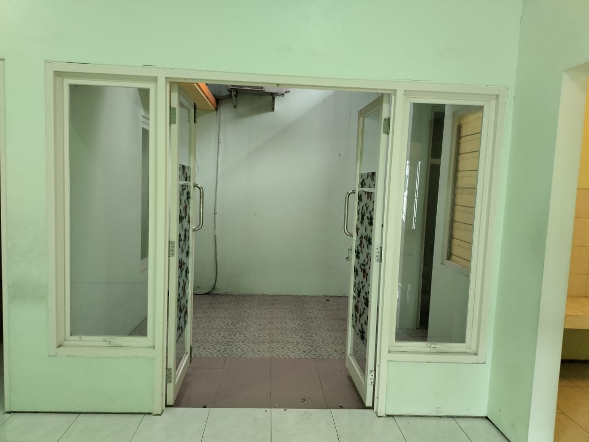 Disewakan Rumah Nyaman & Strategis Surabaya Barat - Thumbnail 4