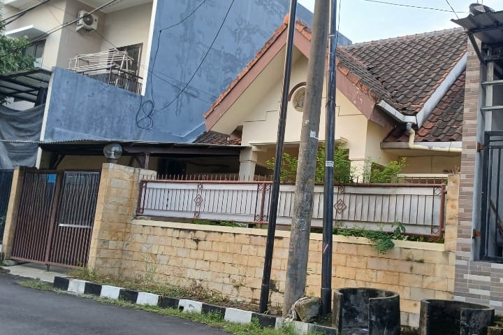 Dijual Rumah Nyaman & Strategis Surabaya Barat - Image 1