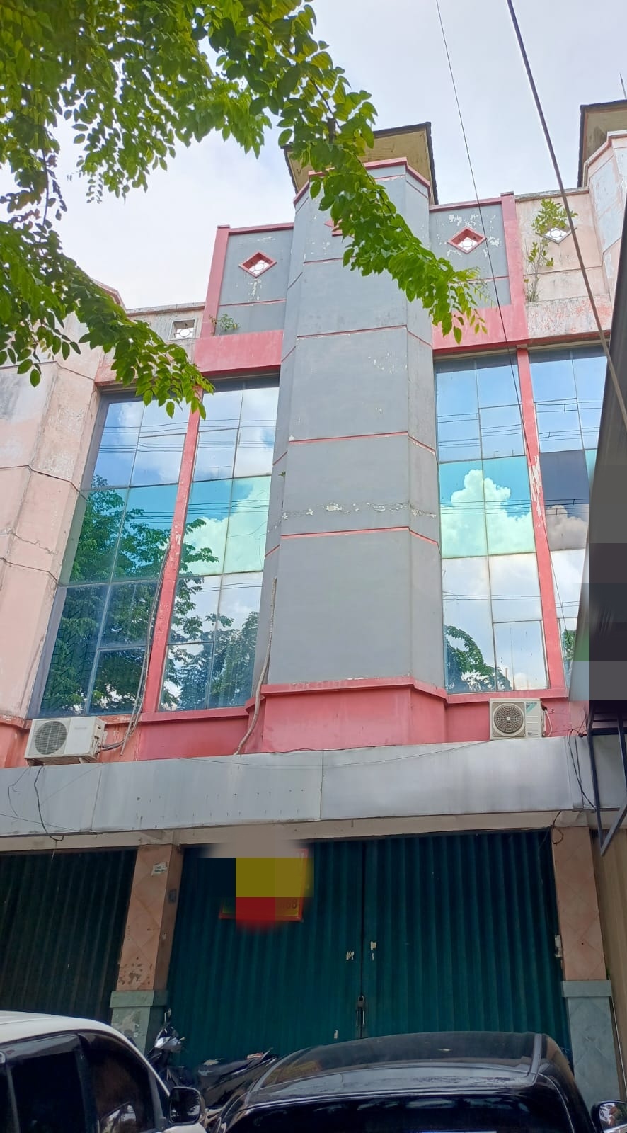 Disewakan Ruko 3,5 Lantai di Raya Dukuh Kupang Surabaya Barat - Image 1