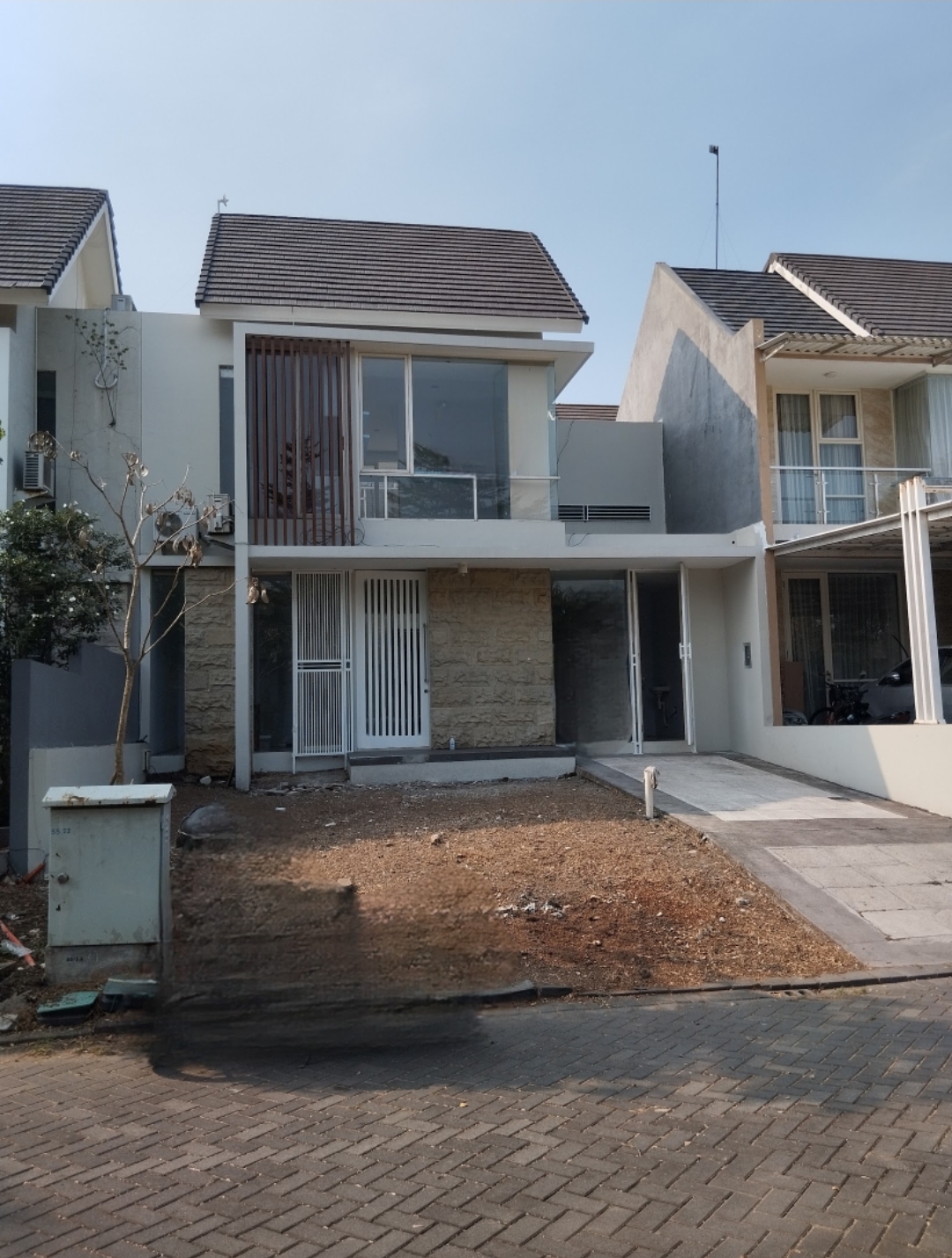 Sewa Rumah Mewah di Citraland Somerset Surabaya Barat - Image 1