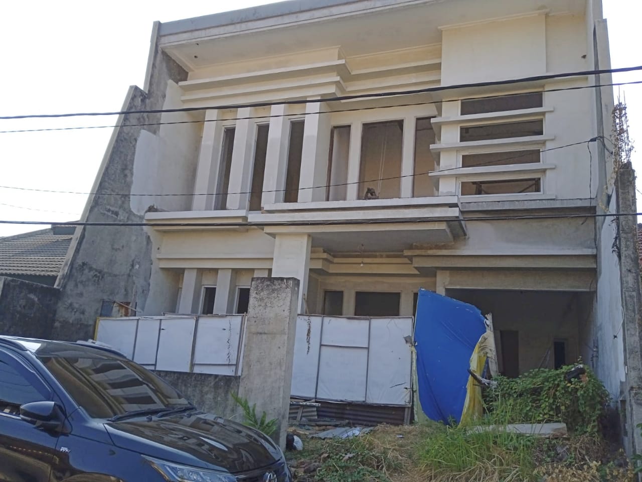 Dijual Rumah Mewah Luas dan Strategis di Rungkut Asri Tengah Surabaya Timur - Image 1