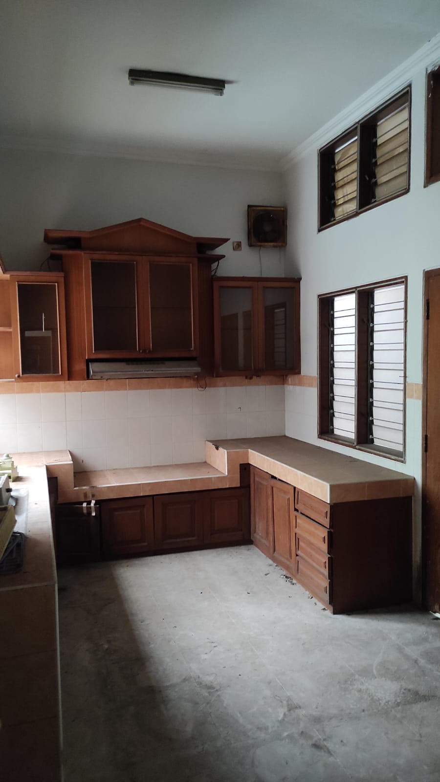 Dijual Rumah Hunian Mewah Lokasi Prestisius di Dharmahusada Indah Surabaya Timur - Thumbnail 3