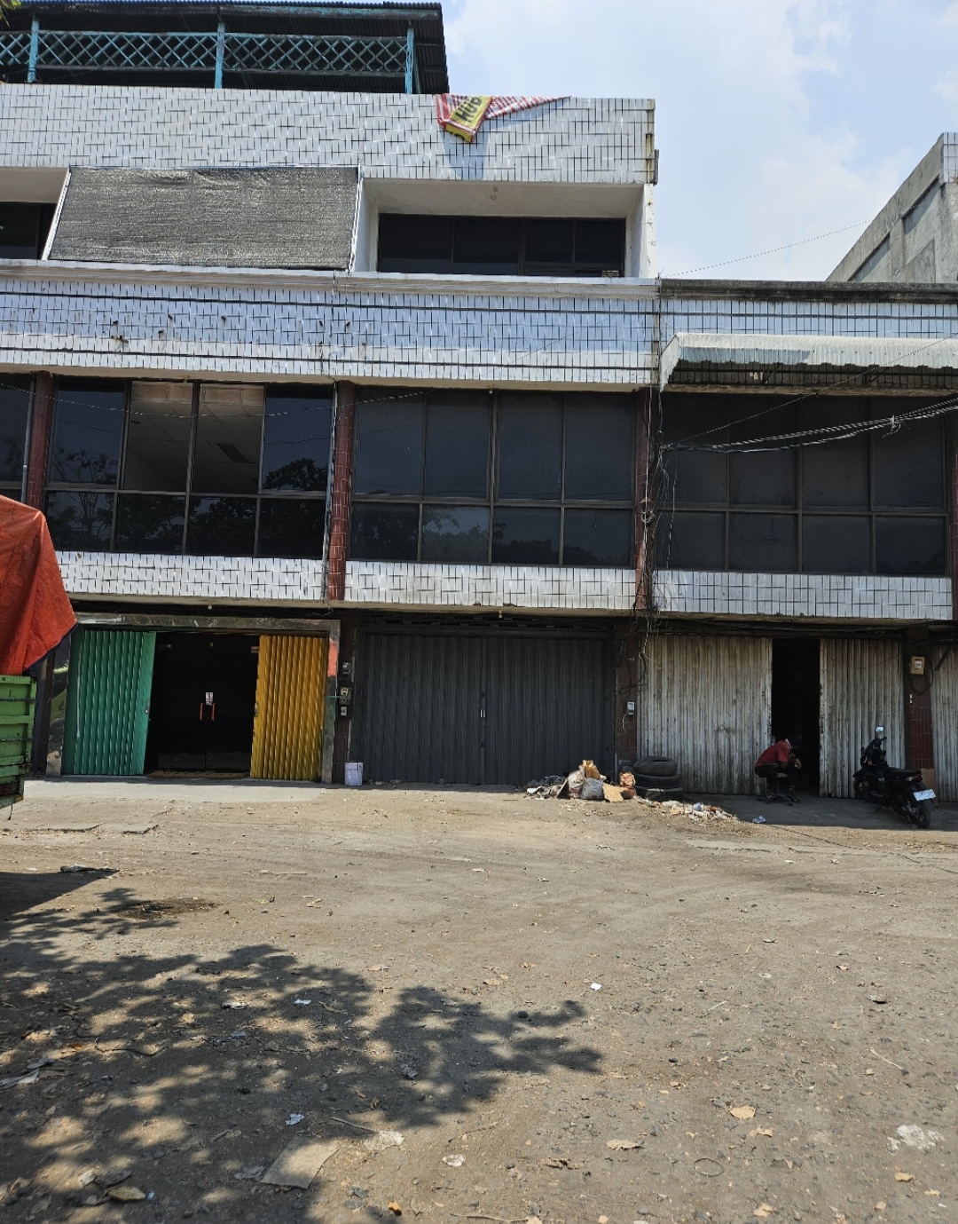 Disewakan Ruko 4 Lantai di Laksda M. Nasir Surabaya Utara - Image 1