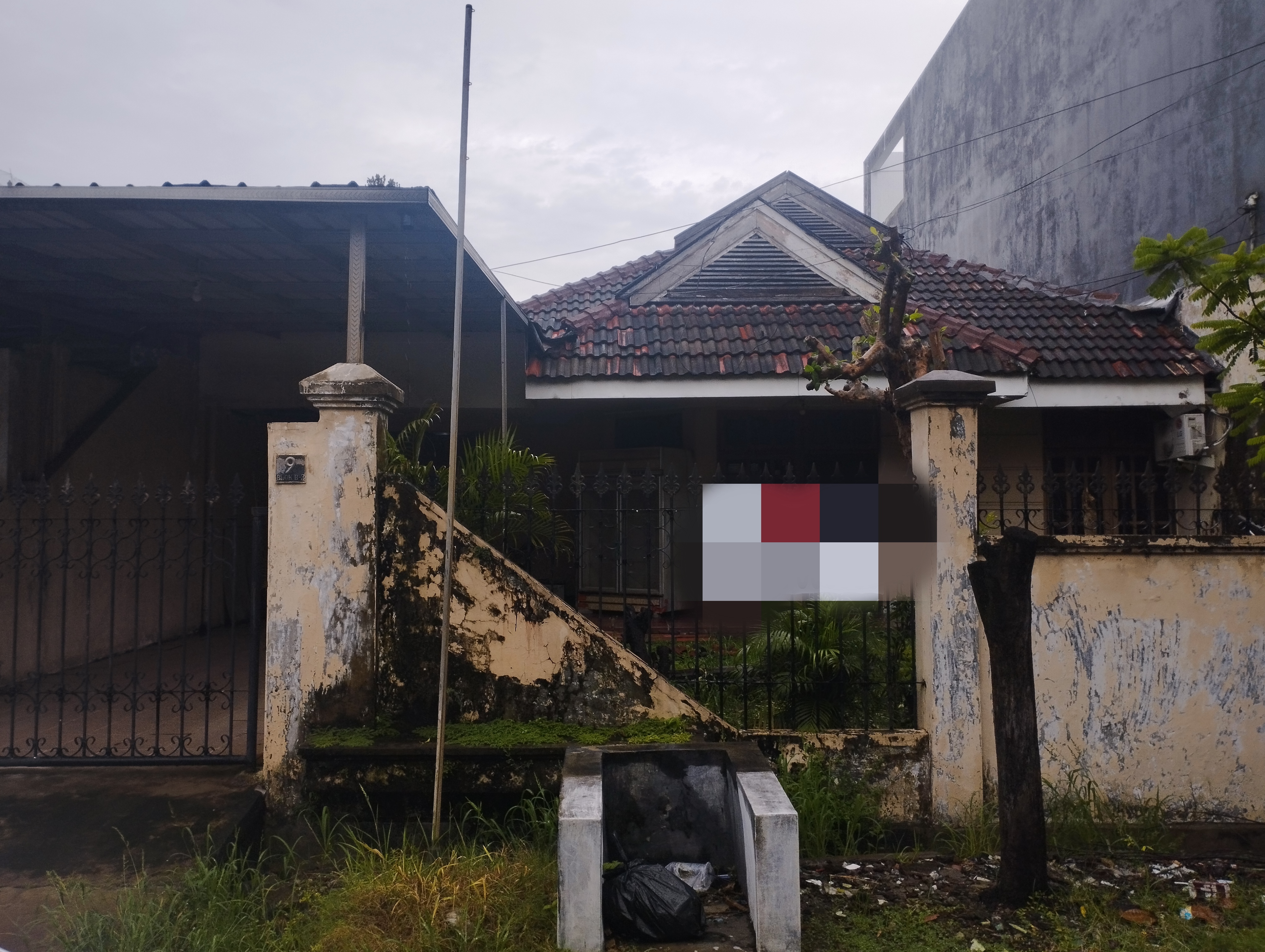 Dijual Rumah Hitung Tanah Strategis di Taman Pondok Indah Surabaya Barat - Image 1