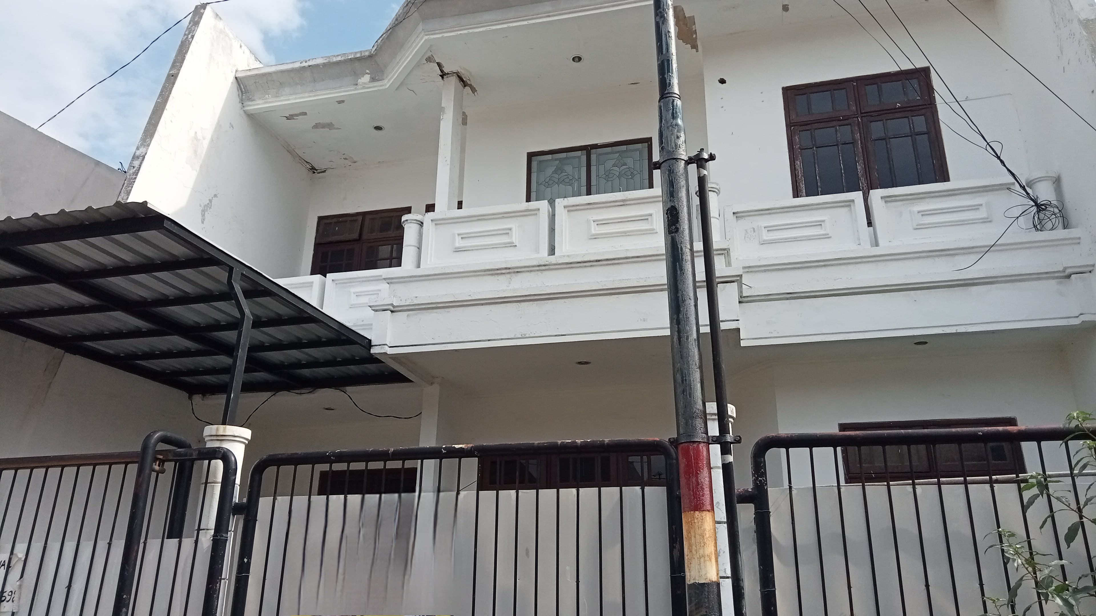 Dijual Rumah 2 Lantai di Darmo Harapan Indah Surabaya Barat Kawasan Premium - Image 1