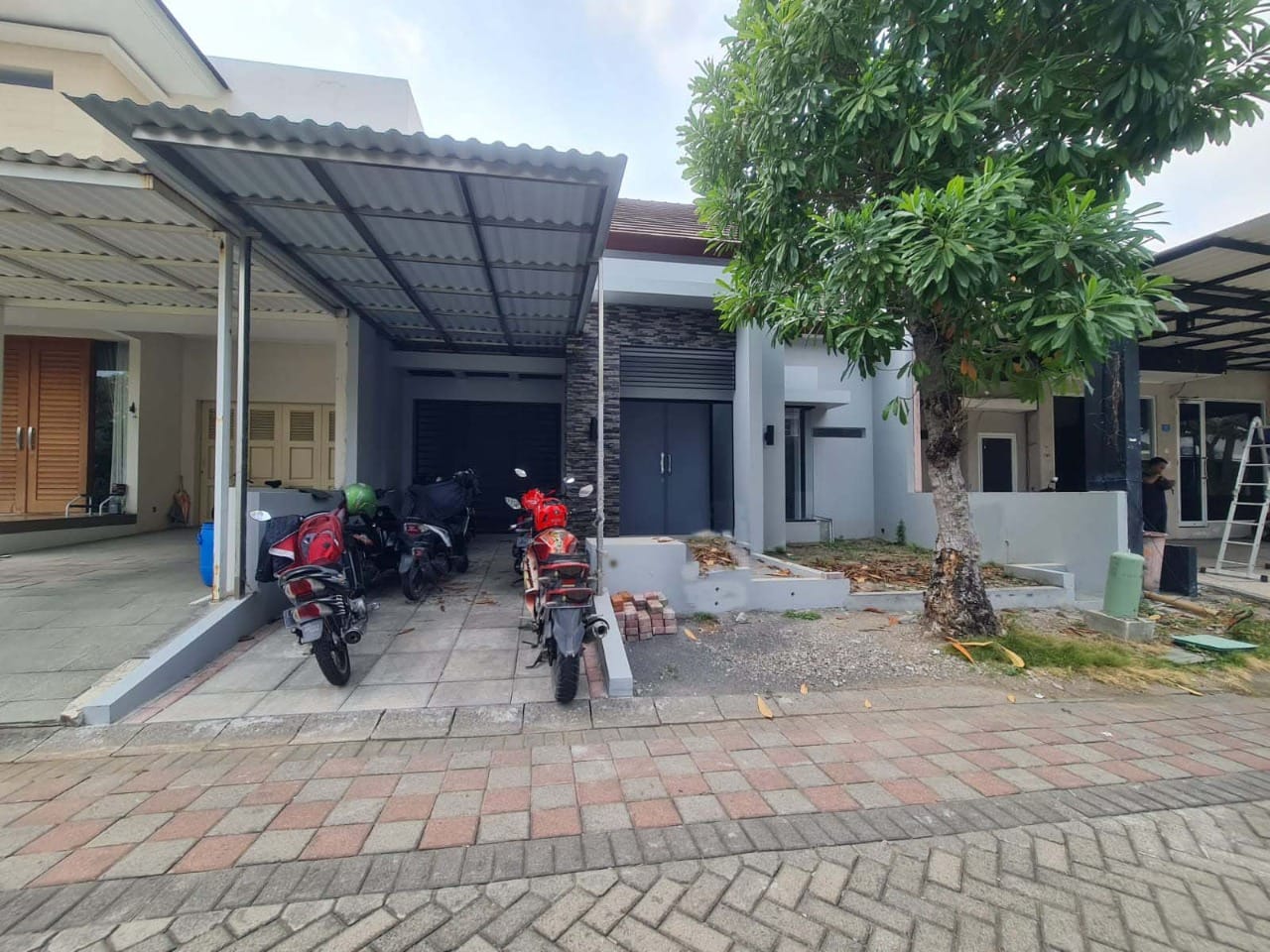 Dijual Rumah Minimalis Raffles Garden Citraland Utama Surabaya Barat - Image 1