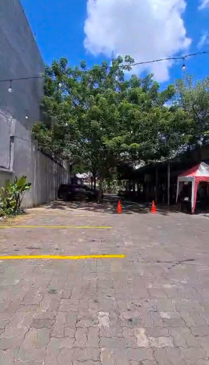 Disewakan Lahan Dan Bangunan Strategis Raya Kertajaya Surabaya - Image 1