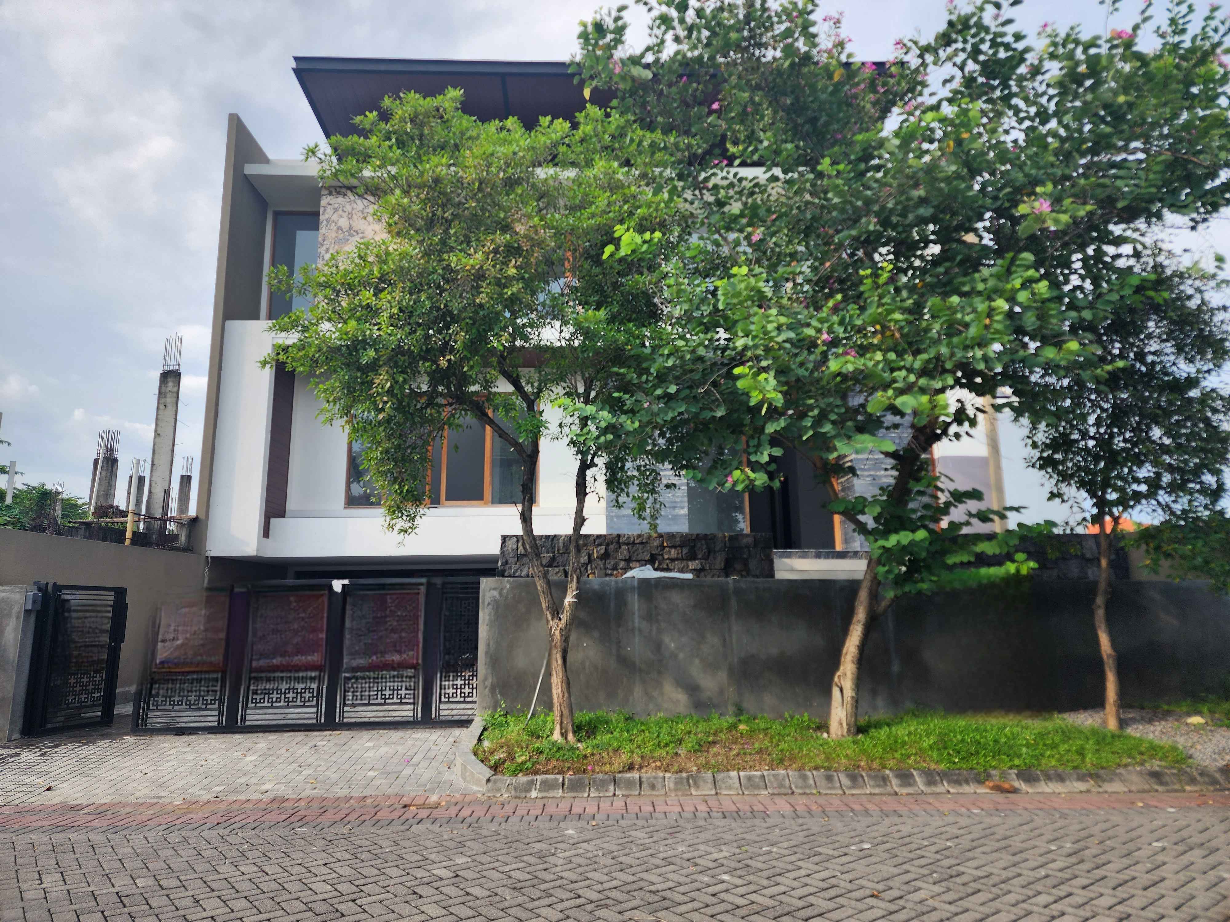 Dijual Rumah Minimalist di Graha Family Surabaya Barat New Blok Favorit - Image 1