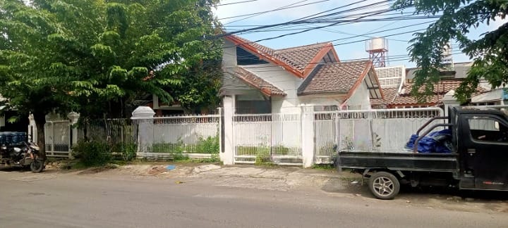 Dijual Rumah Bagus dan Fungsional di Ketintang Madya Surabaya Selatan - Image 1