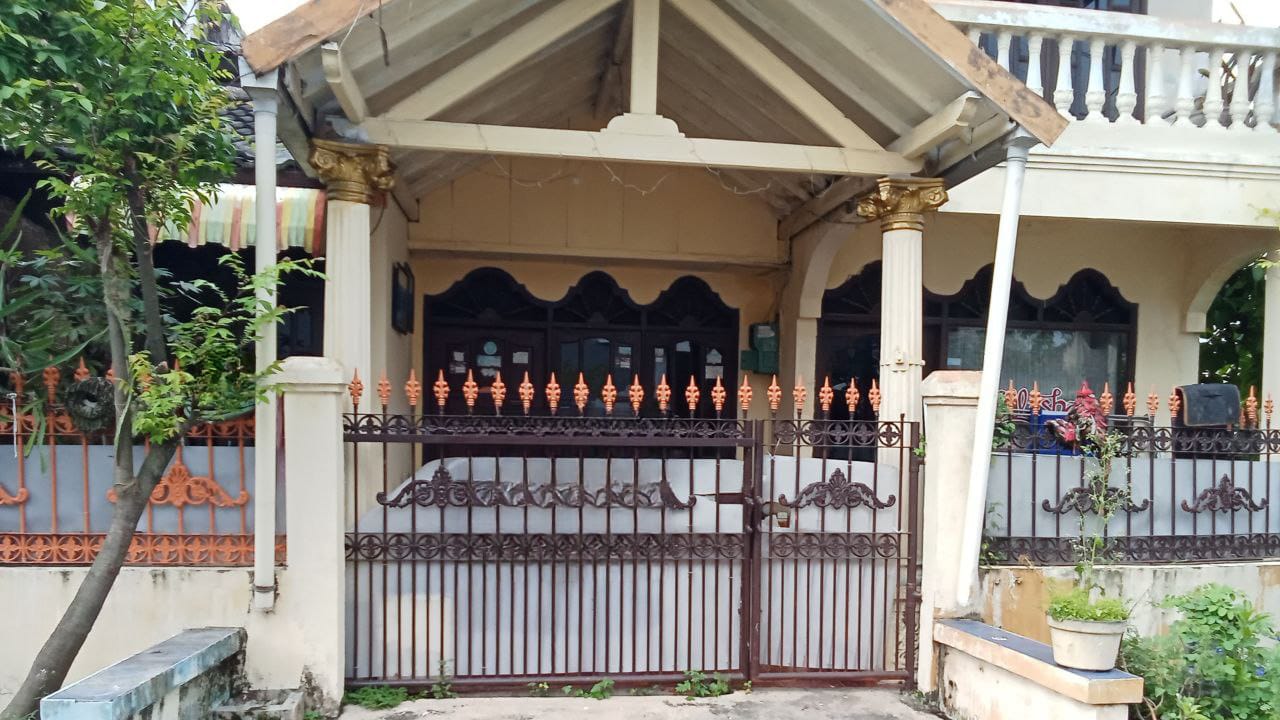 Dijual Cepat Rumah di Griya Kebraon Utara Surabaya Selatan Kawasan Prestisius - Image 1