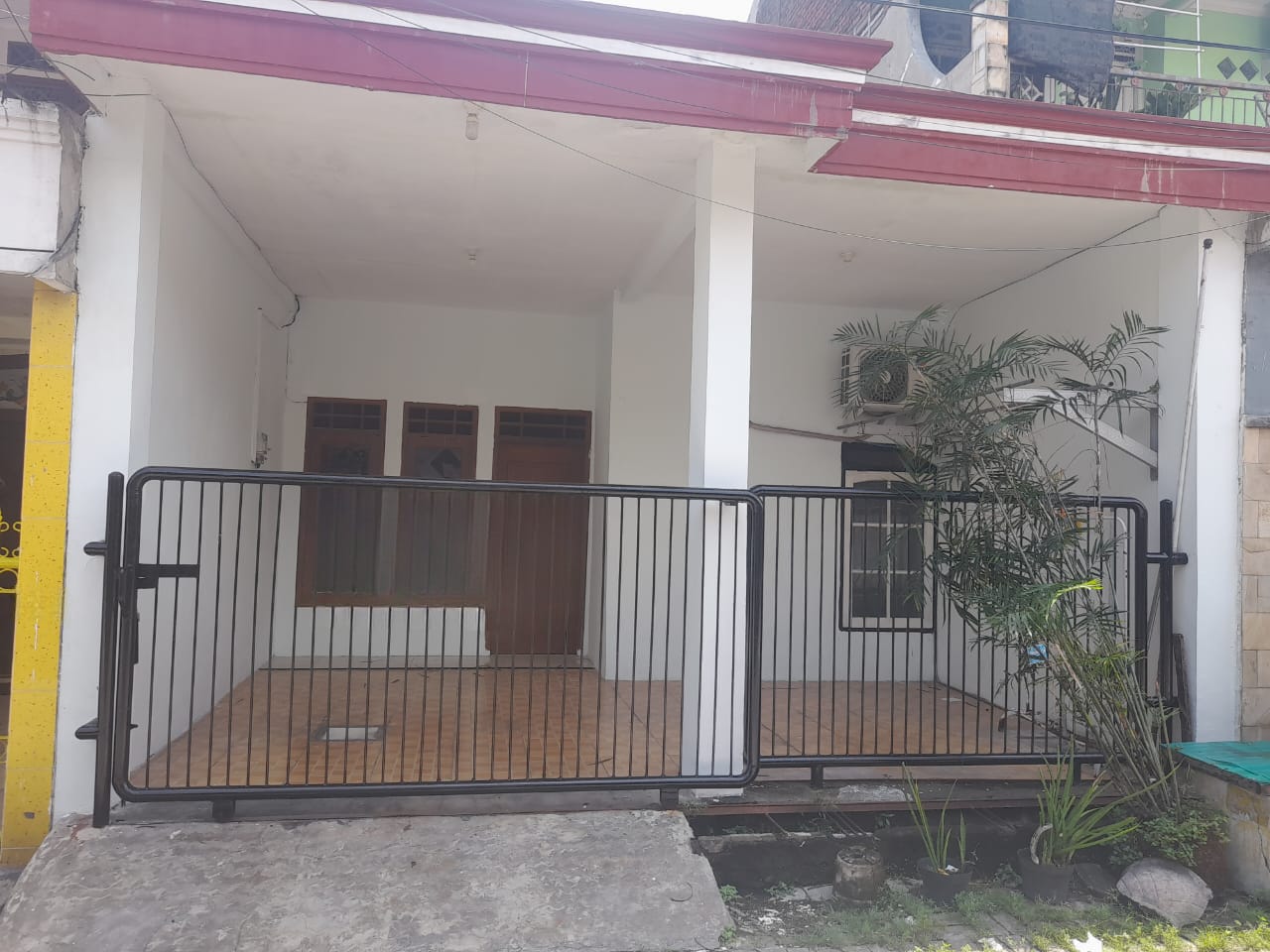 Disewakan Rumah Siap Huni di Griya Kebraon Tengah Surabaya Selatan - Image 1
