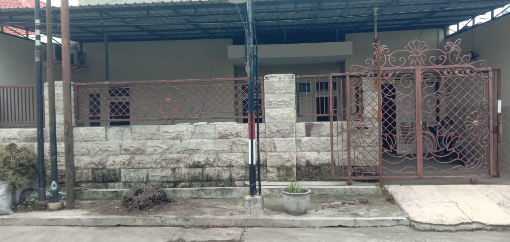 Dijual Rumah Luas dan Nyaman di Babatan Pantai Surabaya Timur - Image 1