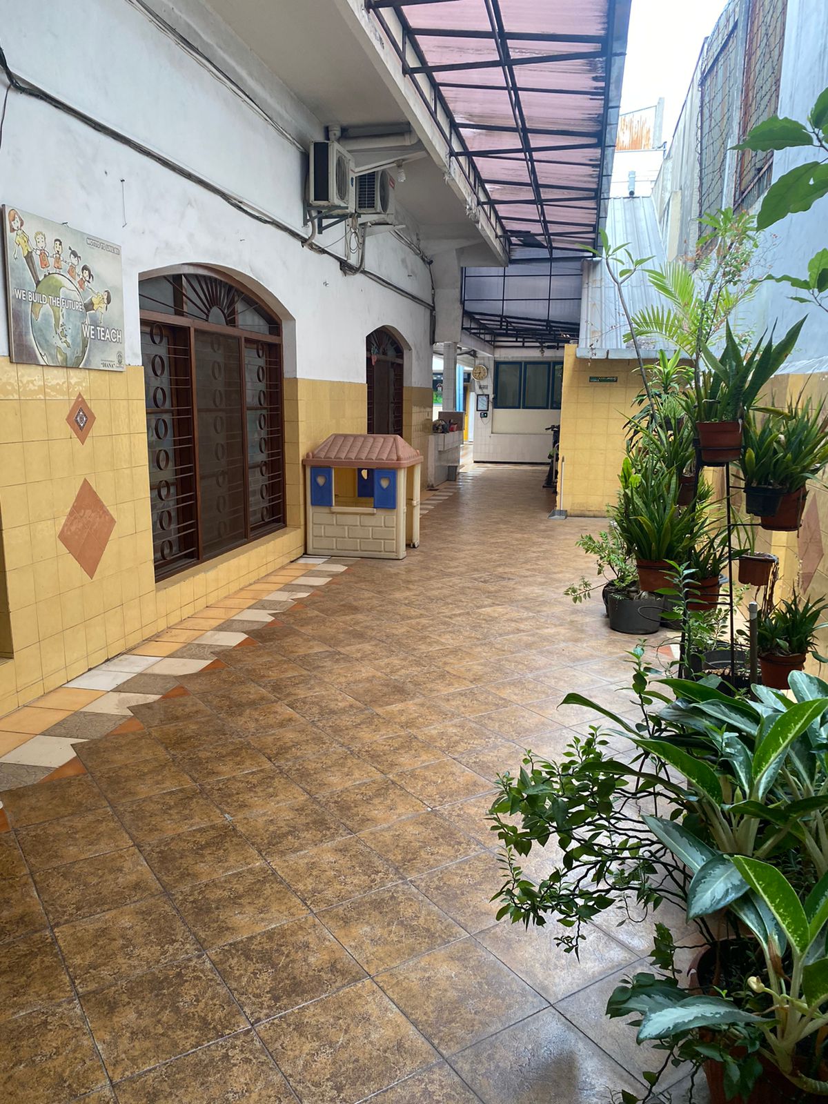 Dijual Rumah Eksklusif Untuk Investasi Di Kawasan Kartini Surabaya Pusat - Thumbnail 4