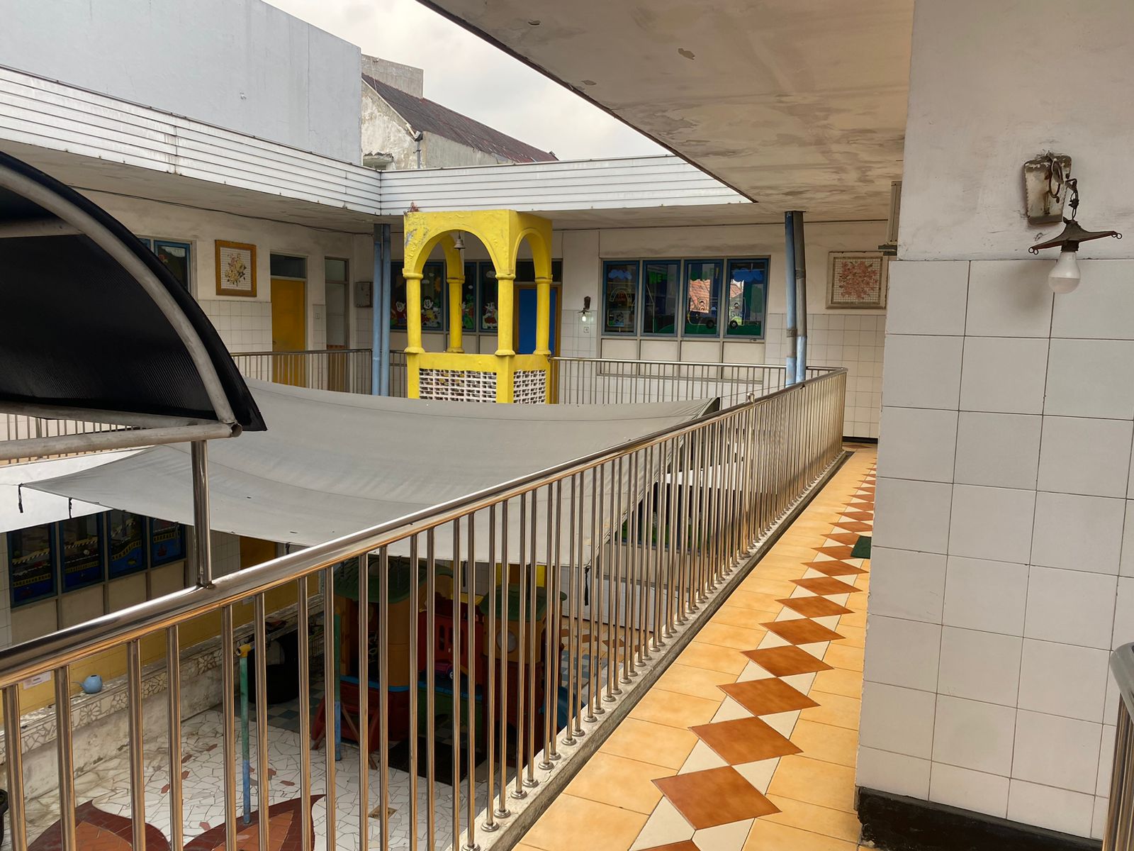 Dijual Rumah Eksklusif Untuk Investasi Di Kawasan Kartini Surabaya Pusat - Thumbnail 2