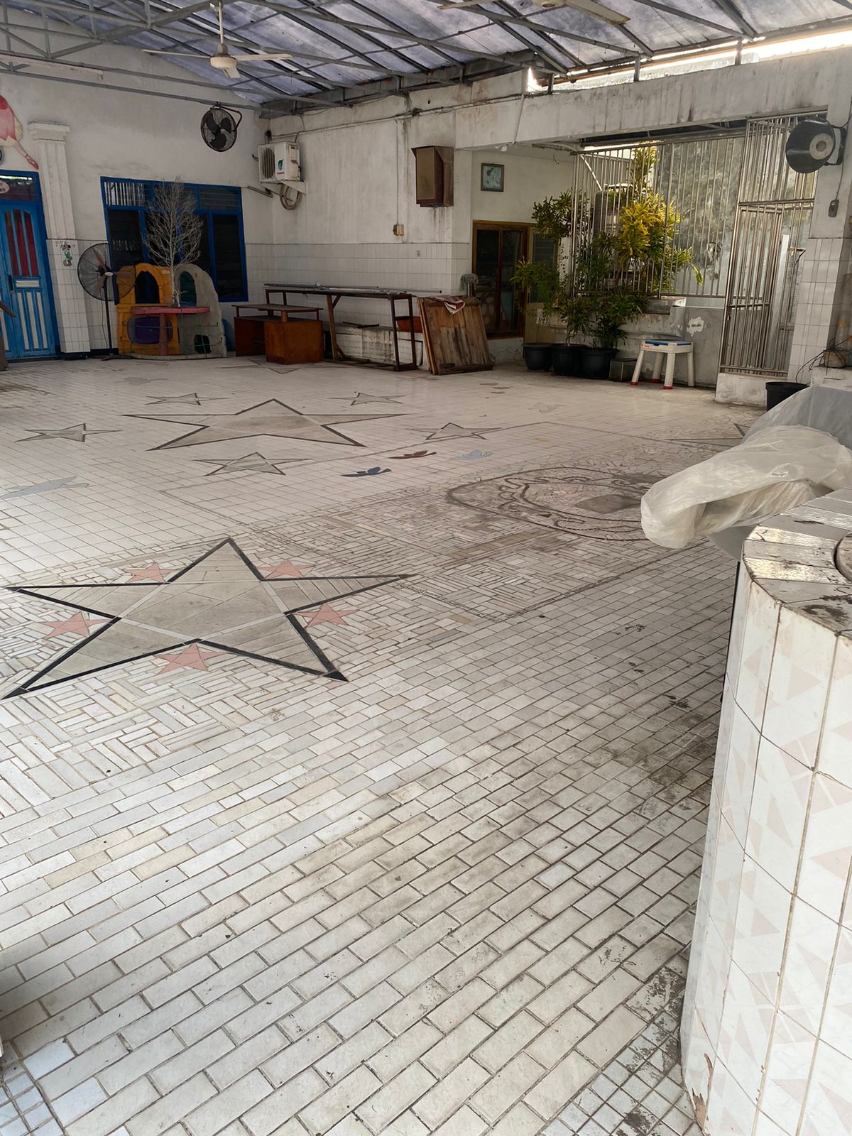 Dijual Rumah Eksklusif Untuk Investasi Di Kawasan Kartini Surabaya Pusat - Image 1