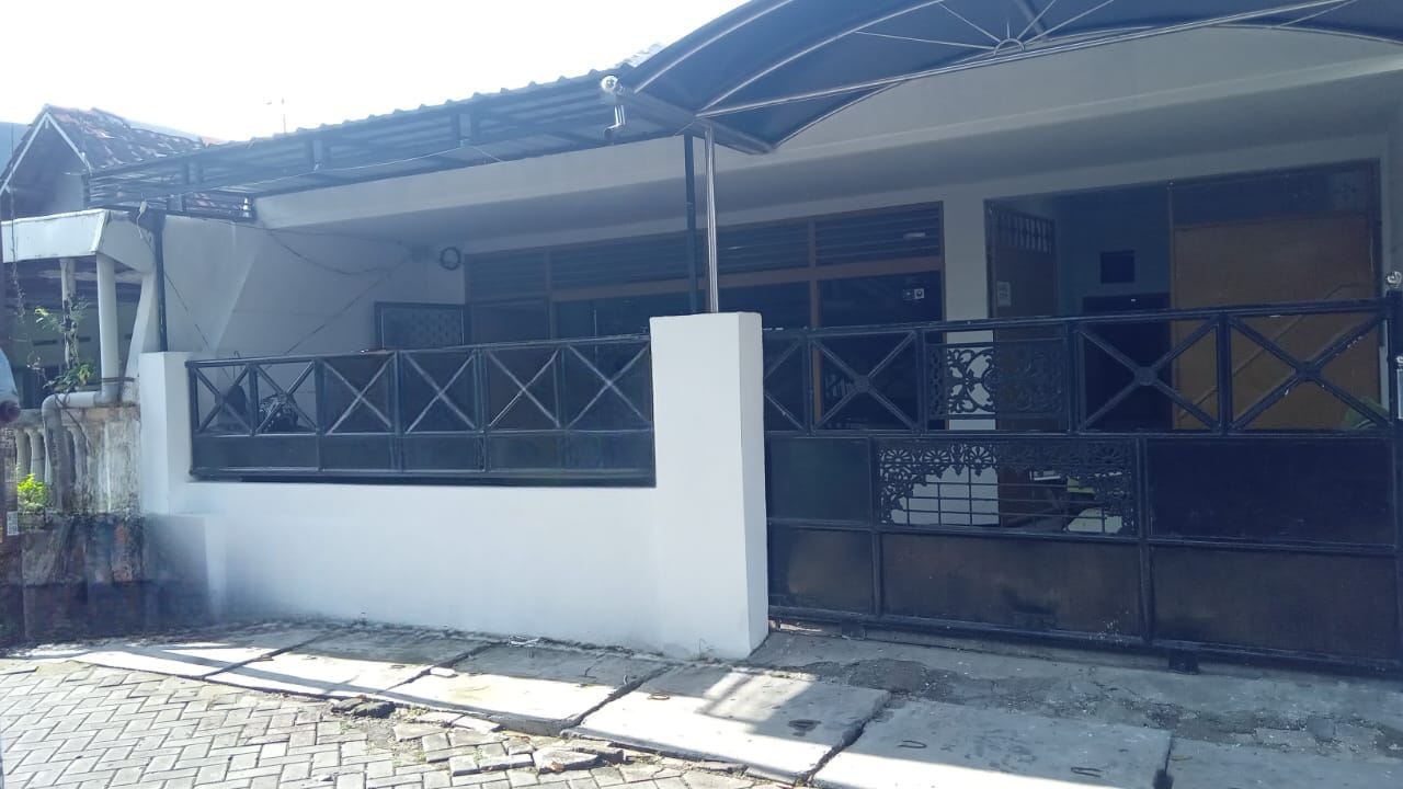 Disewakan Rumah Nyaman Siap Huni Lokasi Manyar Adi Surabaya Timur - Image 1
