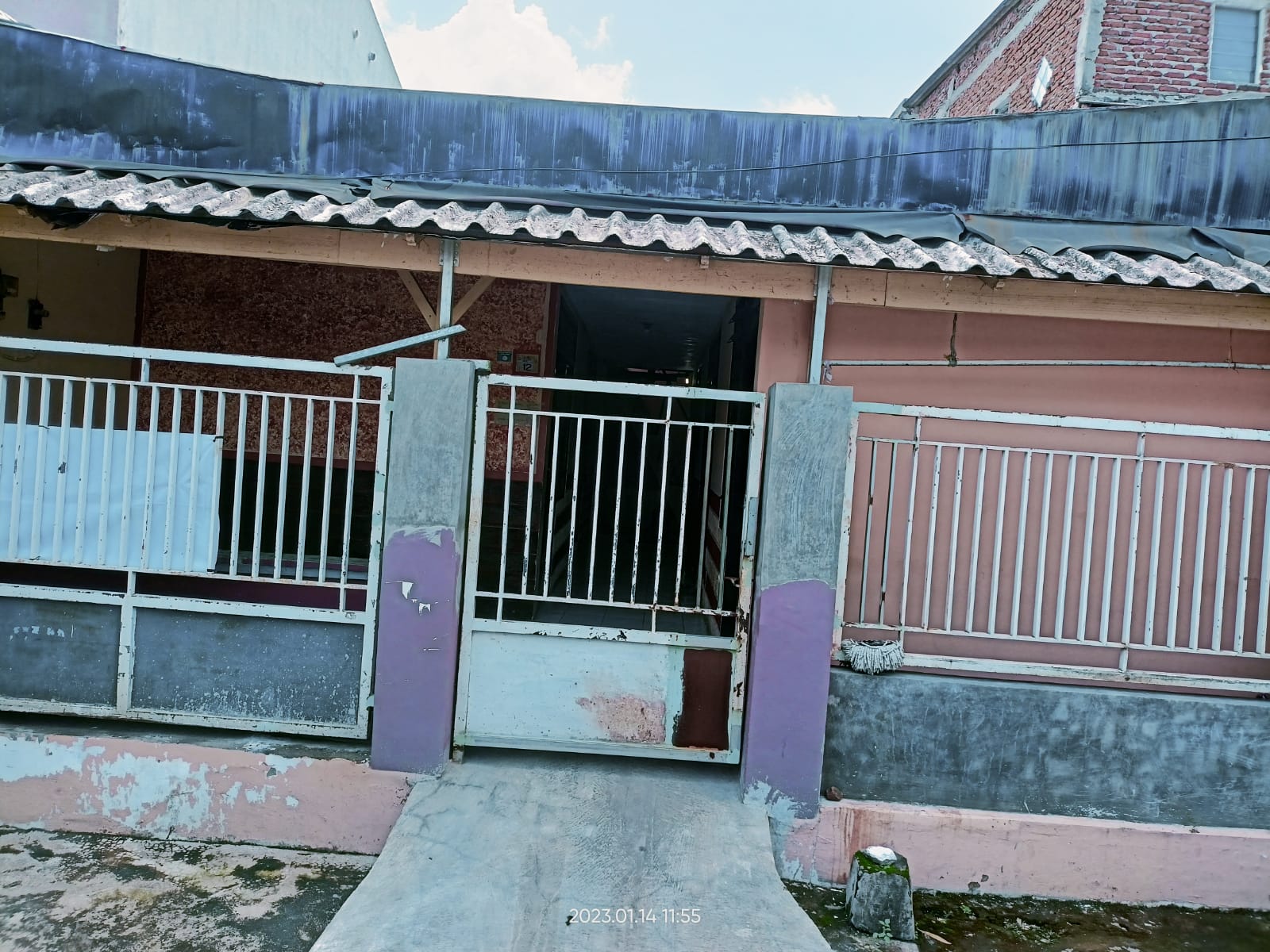 Jual Rumah Lima Kamar Lokasi Strategis di Manukan Peni Surabaya Barat - Image 1