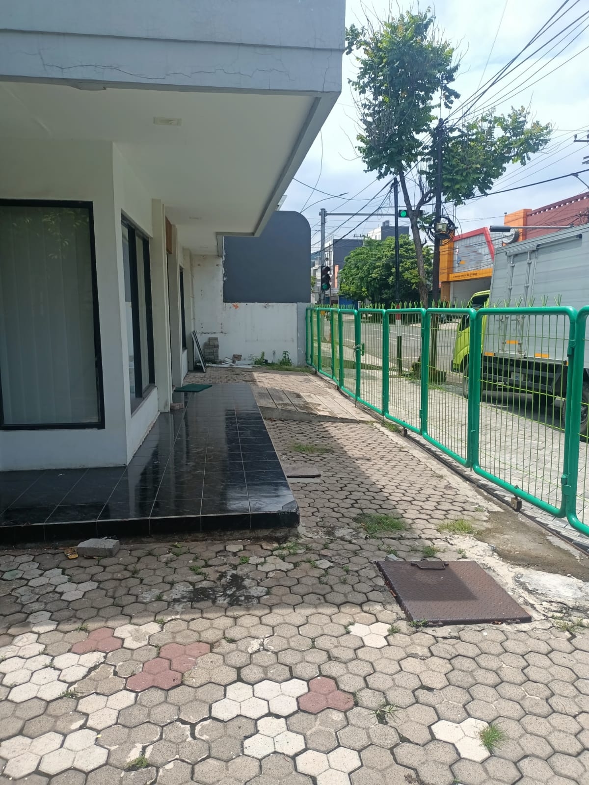 Rumah Strategis Disewakan Di Barata Surabaya Timur - Image 1