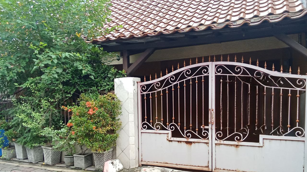 Dijual Rumah Hunian Nyaman Cocok Untuk Keluarga Lokasi Strategis di Gubeng Kertajaya Surabaya Timur - Image 1
